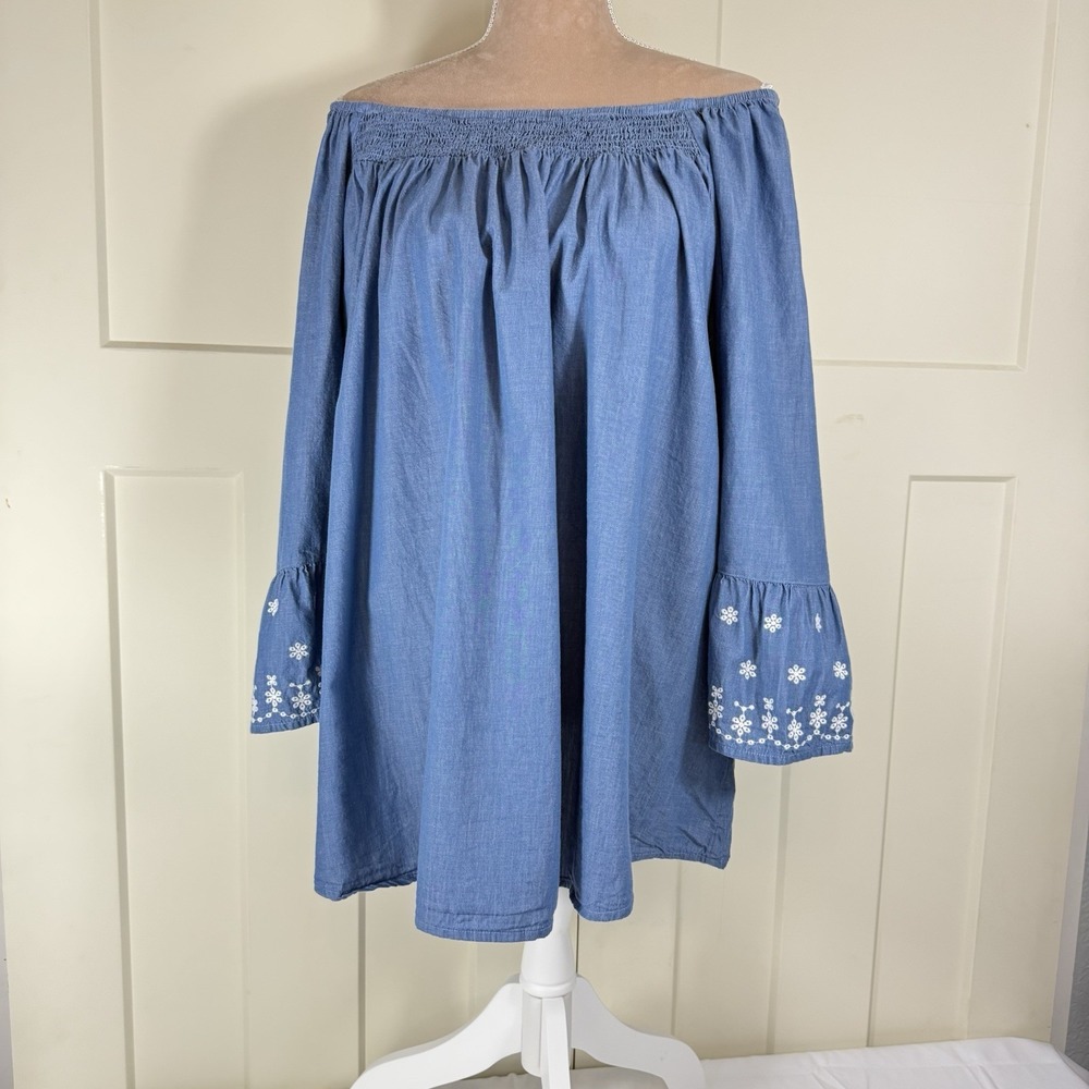 Womens 1X Blue Chambray Off Shoulder Top Bell Sleeves Embroidered Flowers Dainty